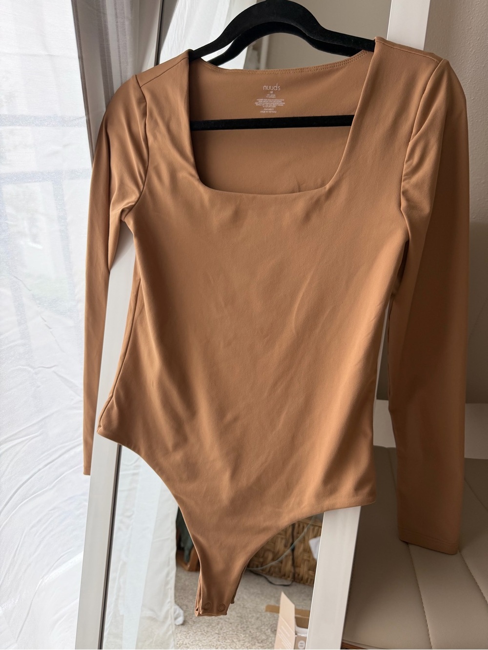 nuuds Women’s Long Sleeve Square Neck Bodysuit Beige M Stretch Knit